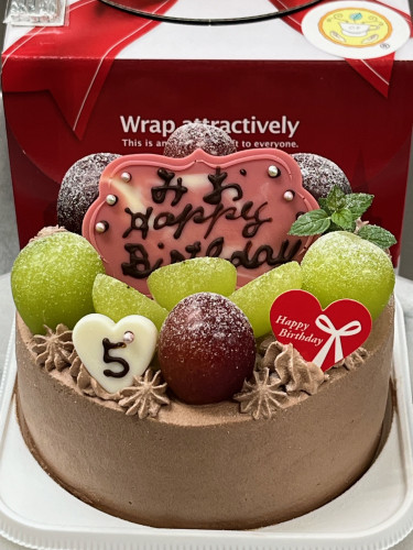 【贅沢葡萄の生チョコバースデーケーキ♪】