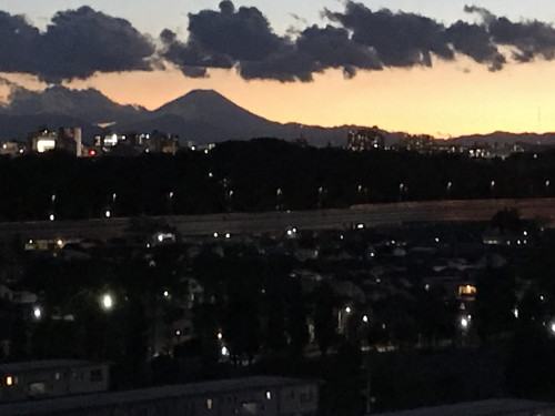 三丁目から眺める夕日の中の富士山.jpg