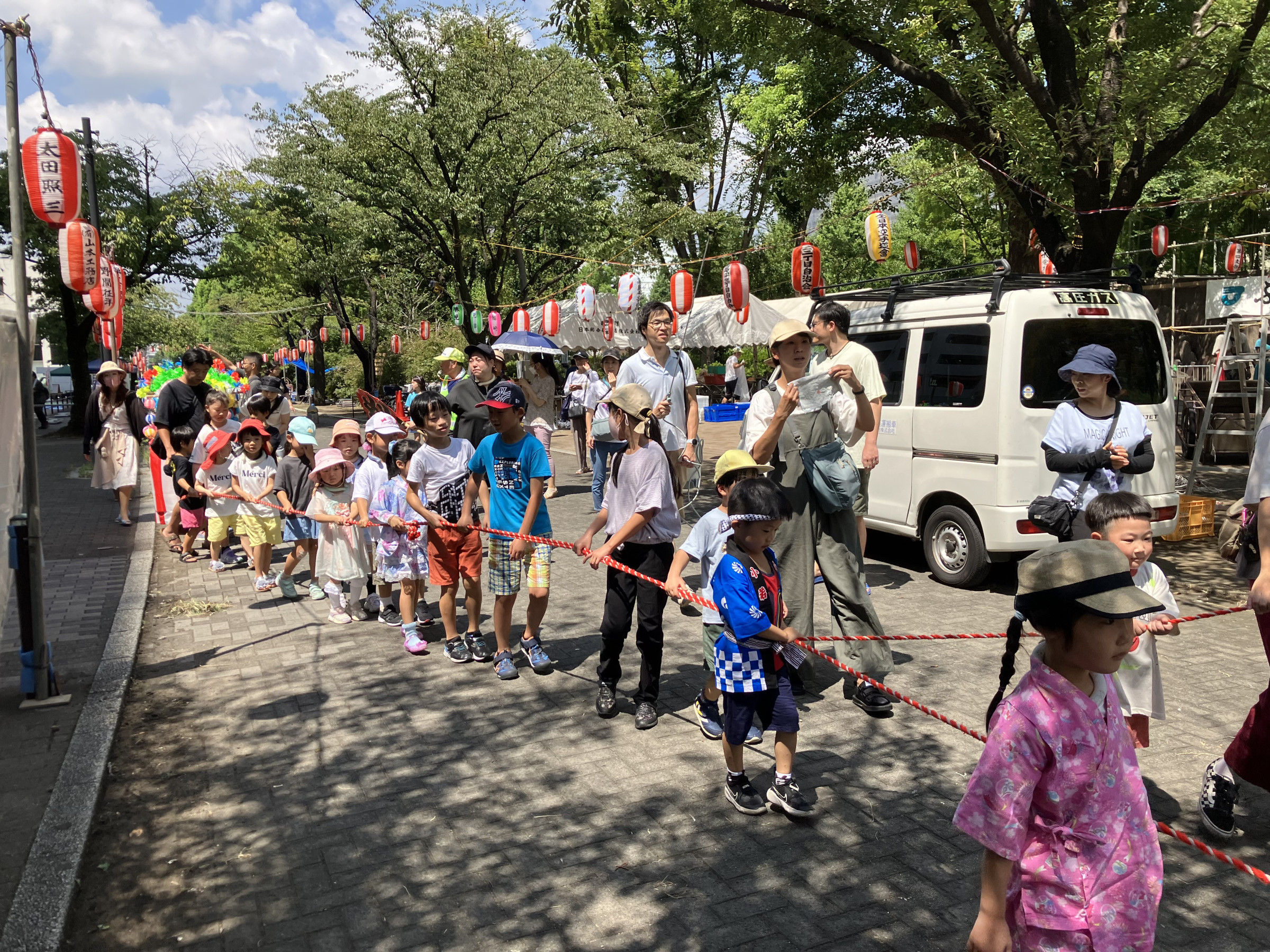 今日はふるさと夏まつりです。午前10時、子ども神輿と山車が出発しました。