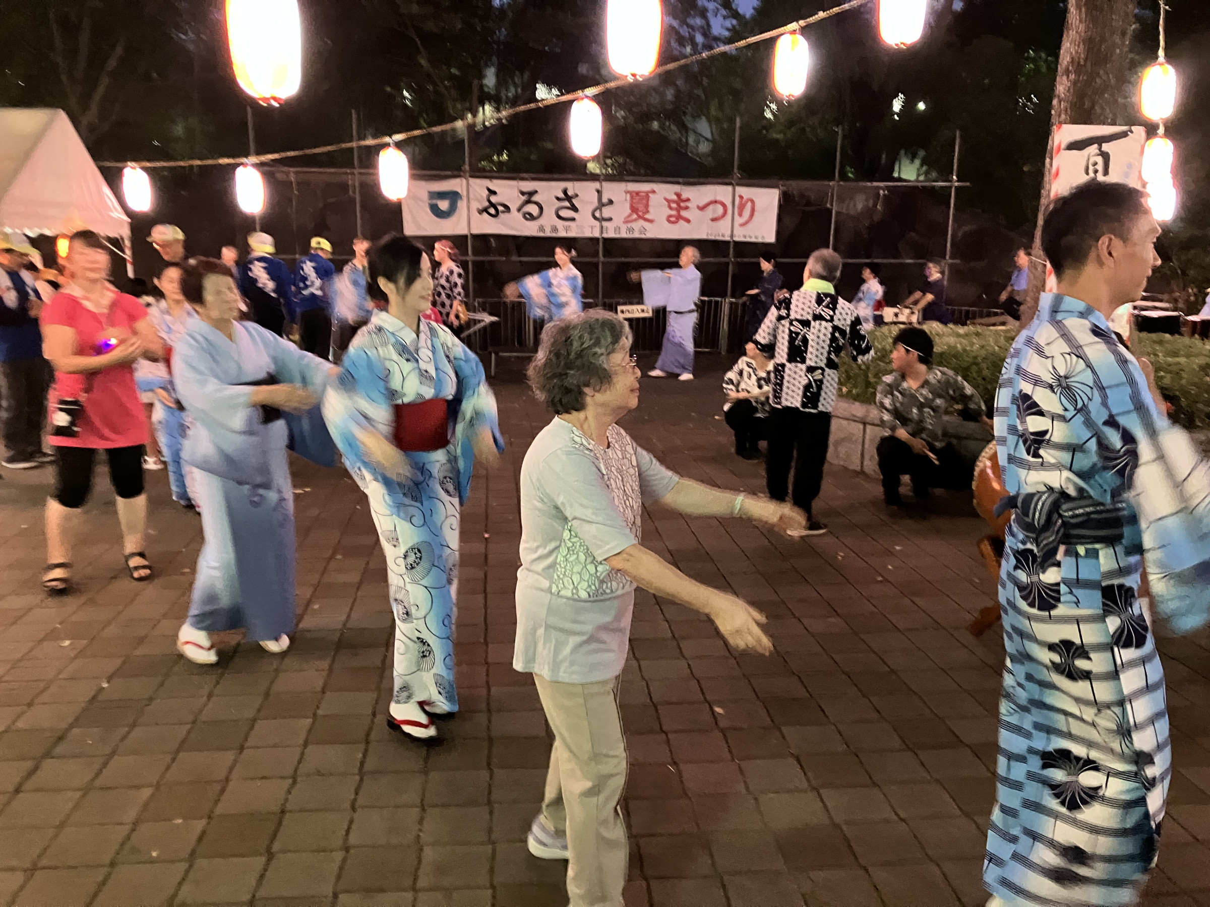 8月23日は第41回夏まつりでした。今年もたくさんの方が来場しました。盆踊りには外国籍住民もおそろいのゆかたで参加しました。
