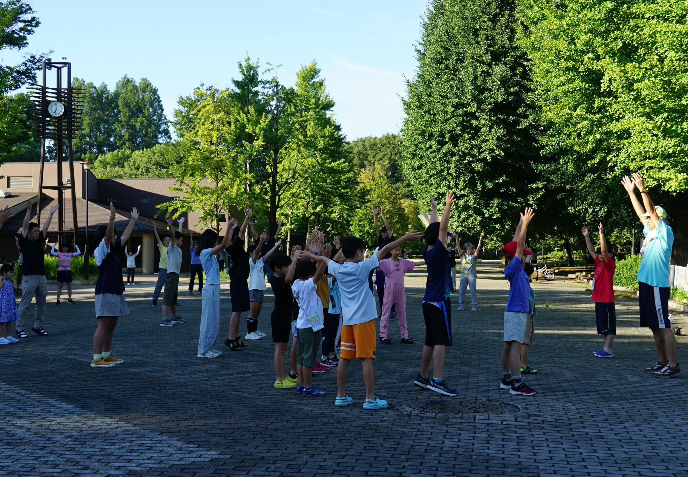 夏休みも始まった7月25日から赤塚公園でラジオ体操を開催しています。ラジオ体操には毎回100人を超える子どもたちがあるまり、終了後のお菓子の配布を受けていました