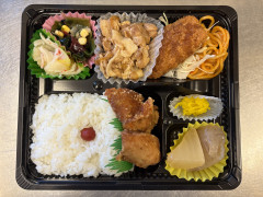 こもりデラックス弁当