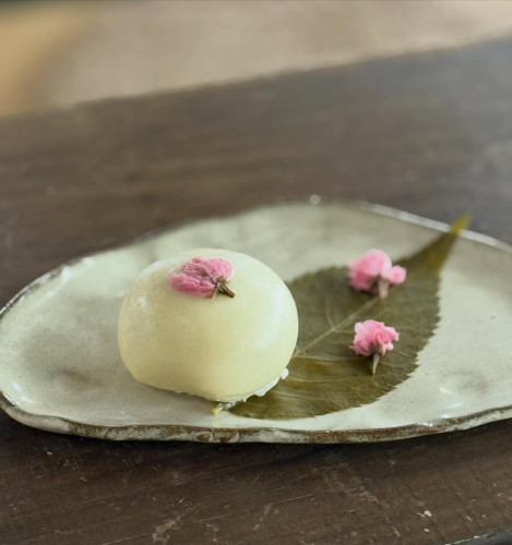 春限定 桜のごまあんおやき