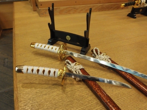 日本刀（模造刀）のお飾り | 京都 河原町「趣味の和雑貨かつらぎ」のブログ