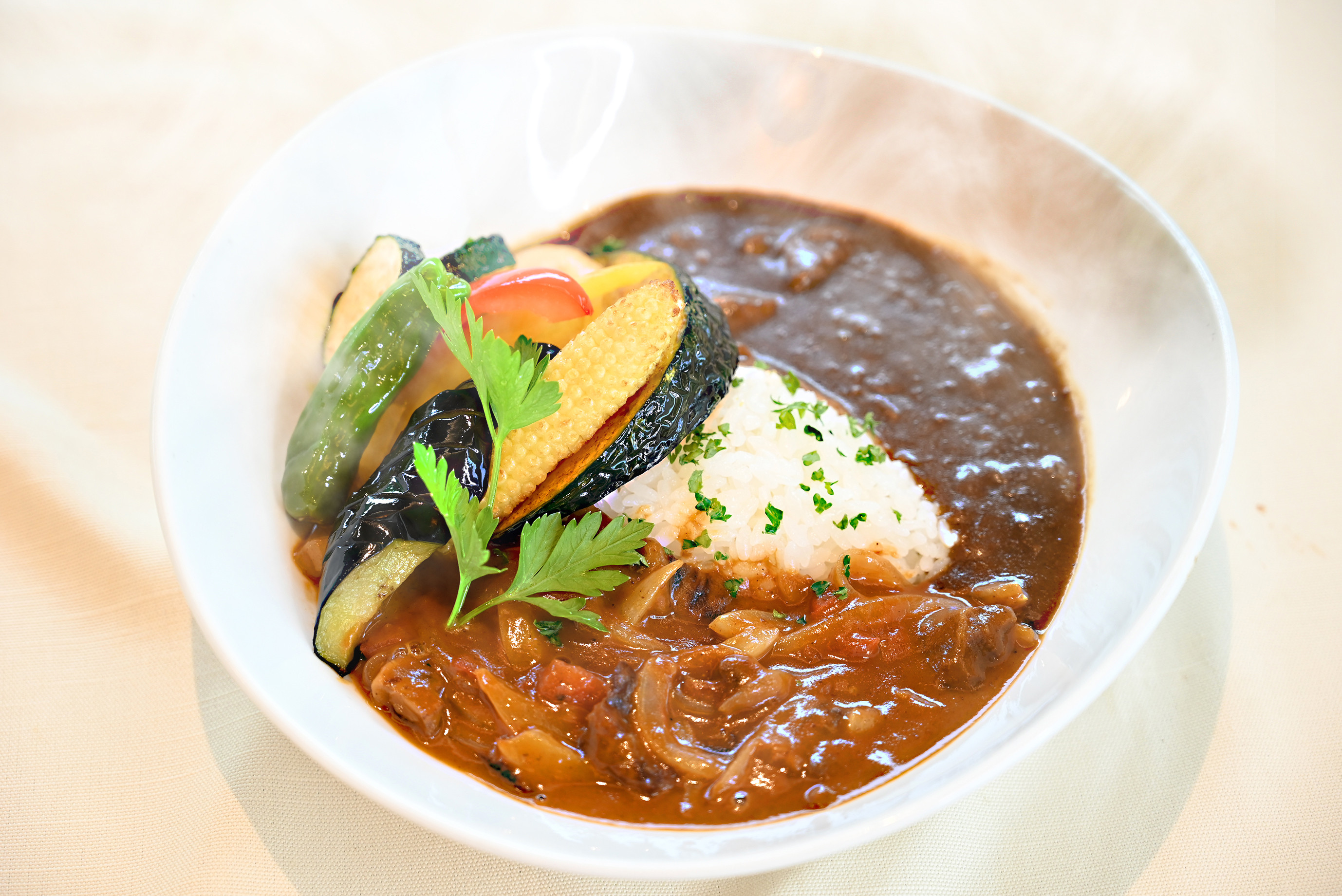 放牧黒毛和牛の黒酢カレー&ビーフストロガノフ