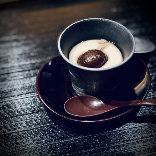 栗と天然舞茸の茶碗蒸し。