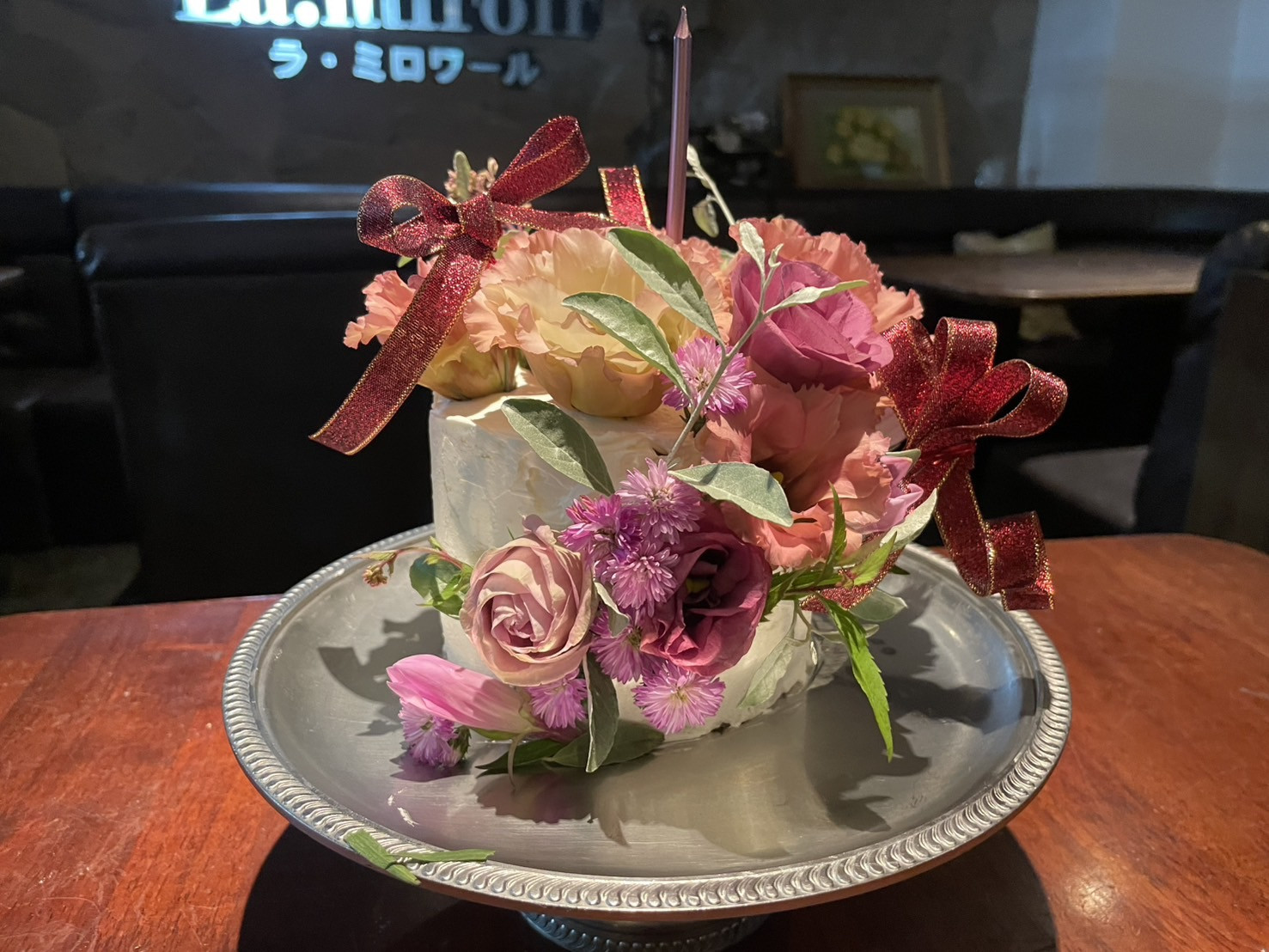 お花を彩った特製のバースデーケーキ(ご予約はこちらから)