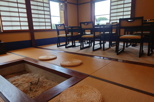 数年ぶりに囲炉裏を解放しております。
