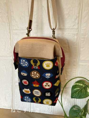 将軍猫ちゃんの「欲張りスマホショルダー」