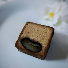 花豆と桜のパウンドケーキ(照明明るいバージョン).jpg