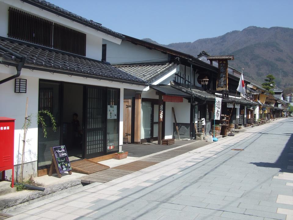 アンテナ・ショップのある上田柳町は昔ながらの風情のある通り