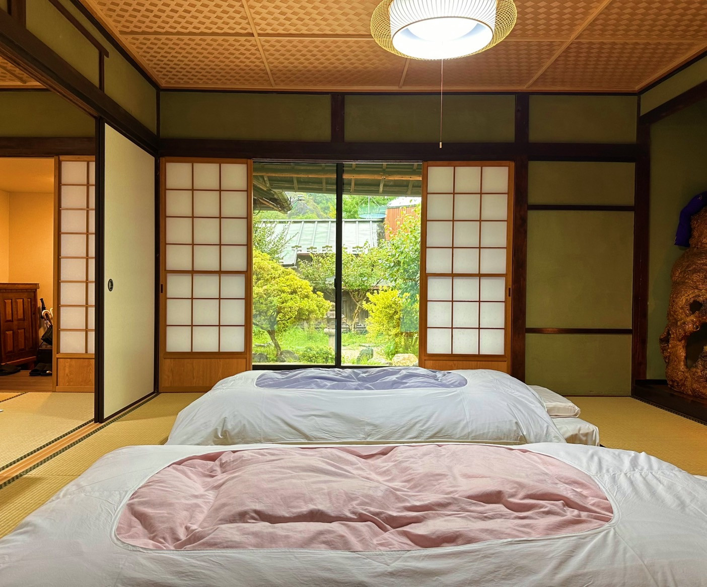 『寝室』 障子を開ければ庭園が広がる、やずらぎの寝室