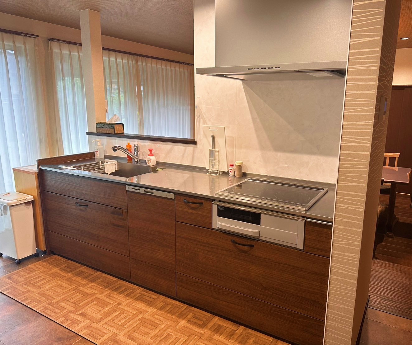 『ダイニングキッチン』 IHコンロと豊富な調理器具で、自由にお料理を楽しめるキッチン