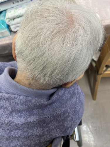 グループホームはる仁川でも散髪しました。