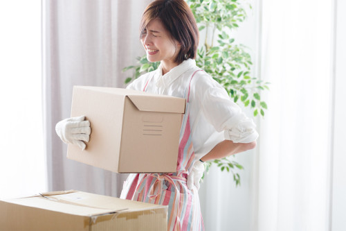 引っ越しで腰を痛めない!段ボール持ち上げ・荷解きの正しい姿勢