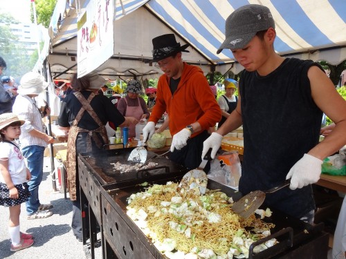 2016年5月22日（日）／第26回葛西「四季の道」・新田地域ふれあいフェスティバルに焼きそばを納品しました。 2016-05-22 009.JPG