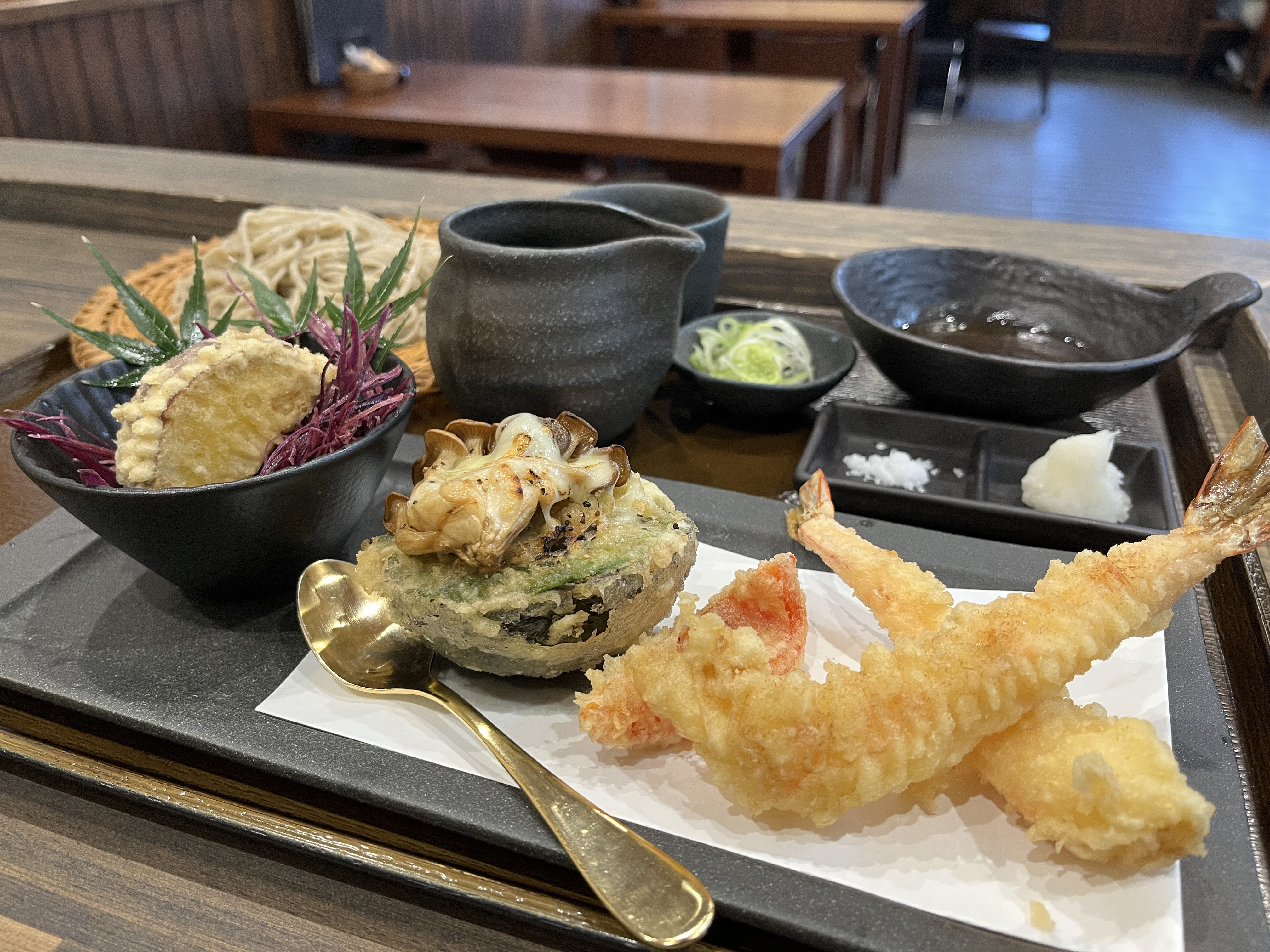 【焼き芋の天麩羅とアボカドのグラタン天麩羅】