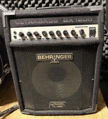 ベースアンプ（BEHRINGER).jpg
