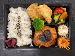 彩り野菜とチキントマト煮弁当
