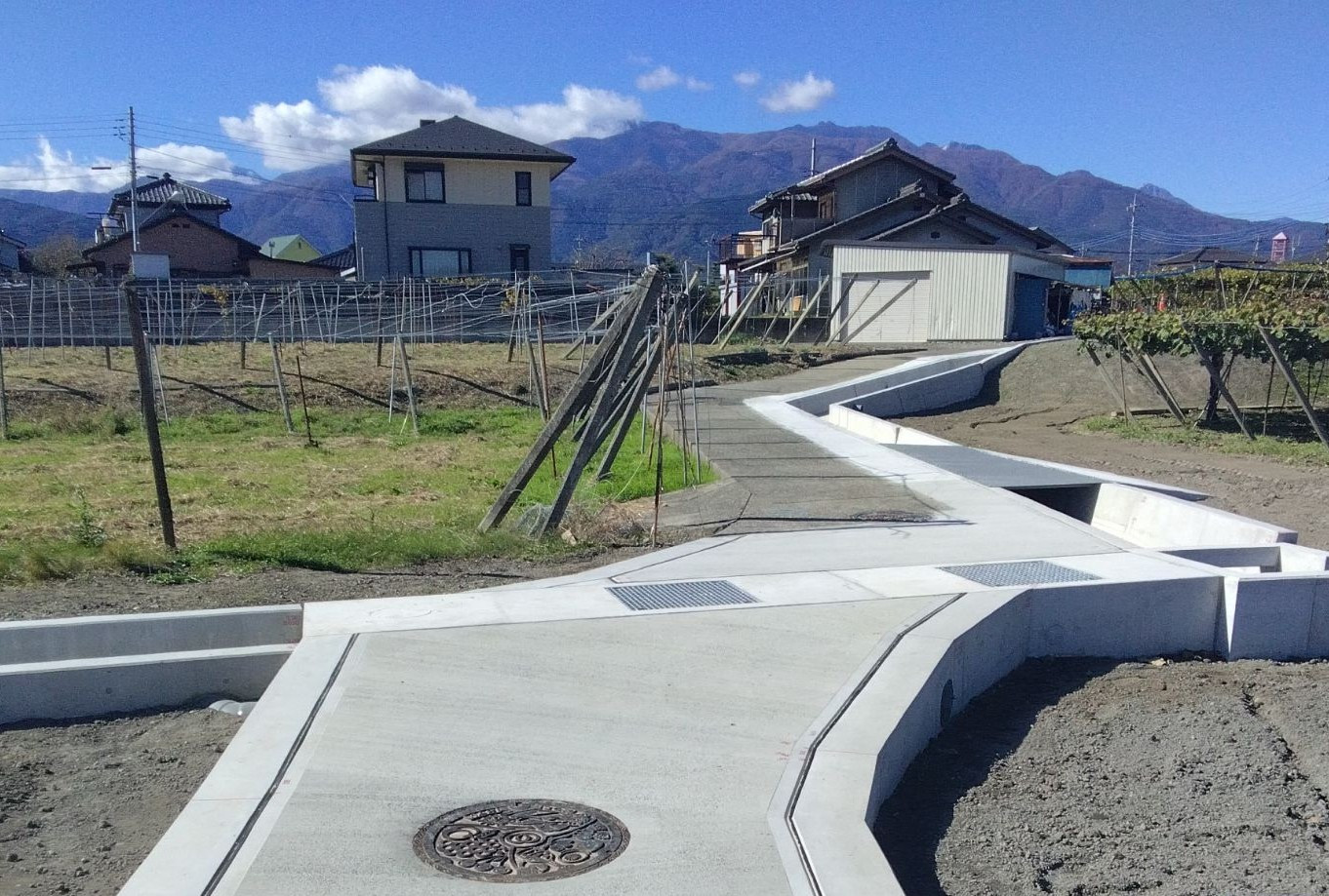 公共工事　現場打ち水路