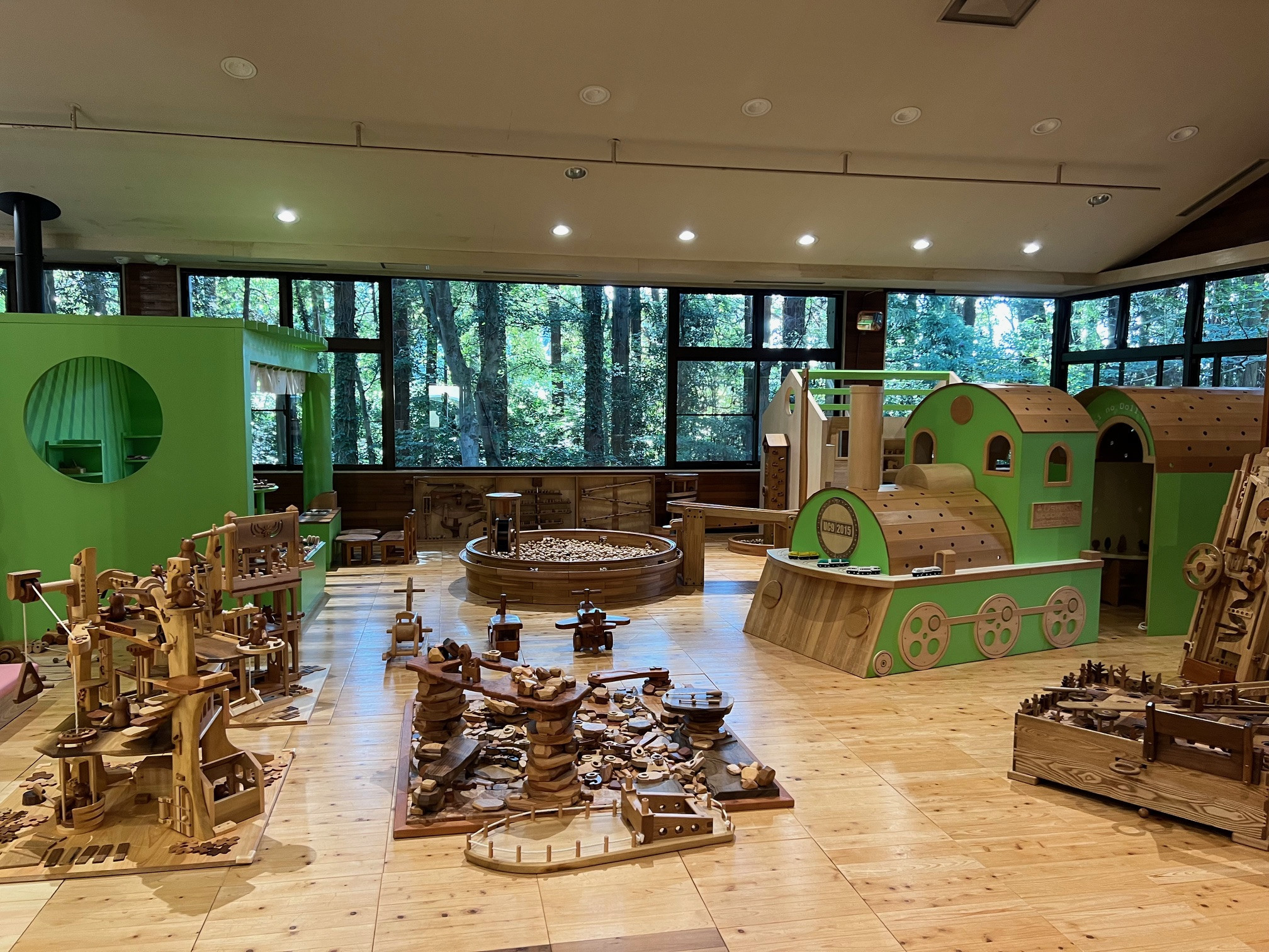 森の小さな木育広場で遊んでみませんか♪