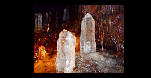 車で8分の鳴沢氷穴/Narusawa Ice Cave (8minutes by car)