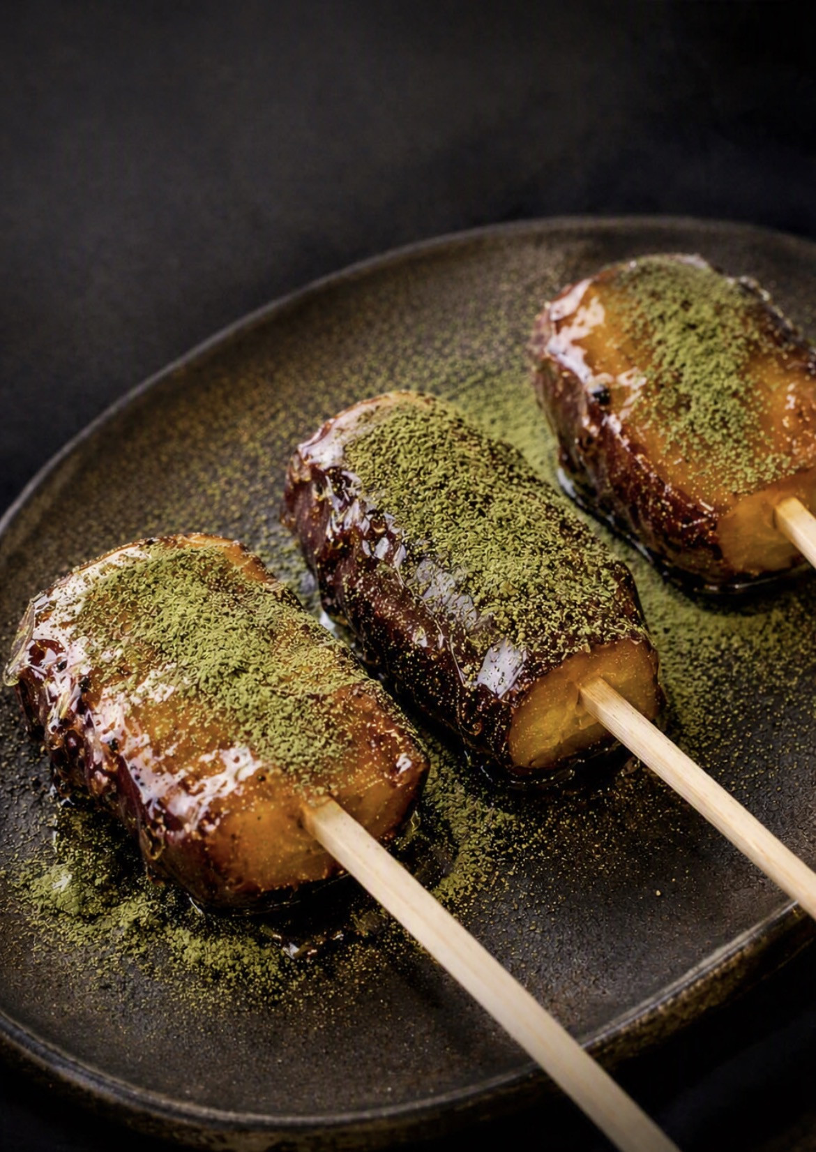 Sweet potato candy (with matcha sauce)