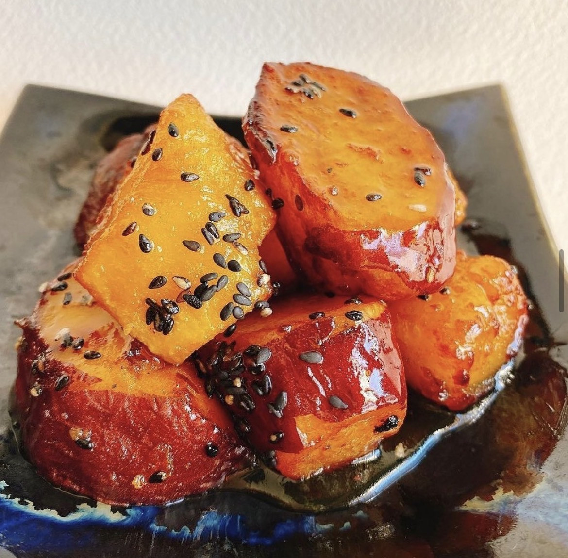 大学焼き芋(Sweet potatoes baked in a university oven)