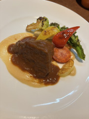黒毛和牛ホホ肉の赤ワイン煮込み