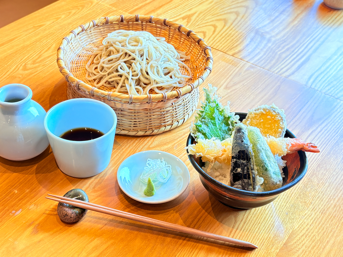 一番人気　天丼とざるそばのセット