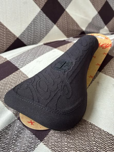 人気のスリムサイズのサドル再入荷！