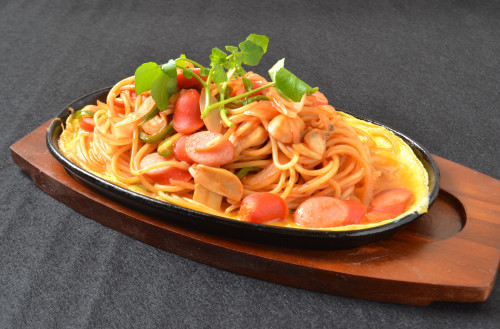 明日、18日(火曜日)営業致します。