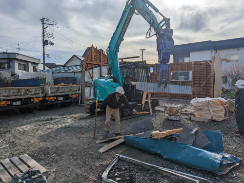 「賀田のお家」、まずは解体工事から