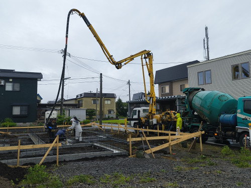 「高屋の平屋」基礎工事も順調に進んでおります