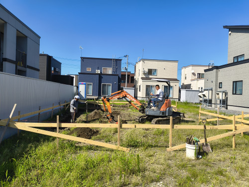 「高屋のお家」基礎工事が始まりました！