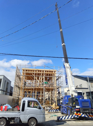 秋晴れの中、「高屋のお家」上棟いたしました。