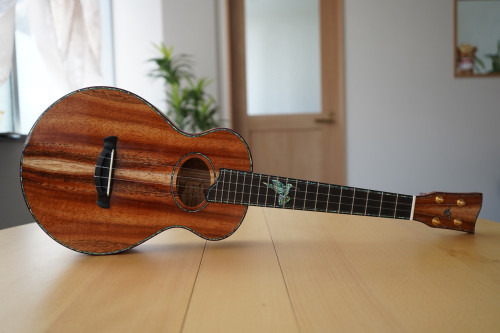Naturel ukulele テナーウクレレが入荷しました