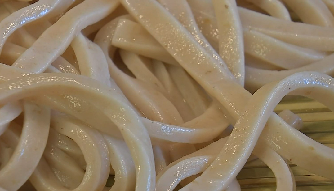 埼玉県産小麦　全粒粉　ロースト胚芽　を配合した自家製熟成麺