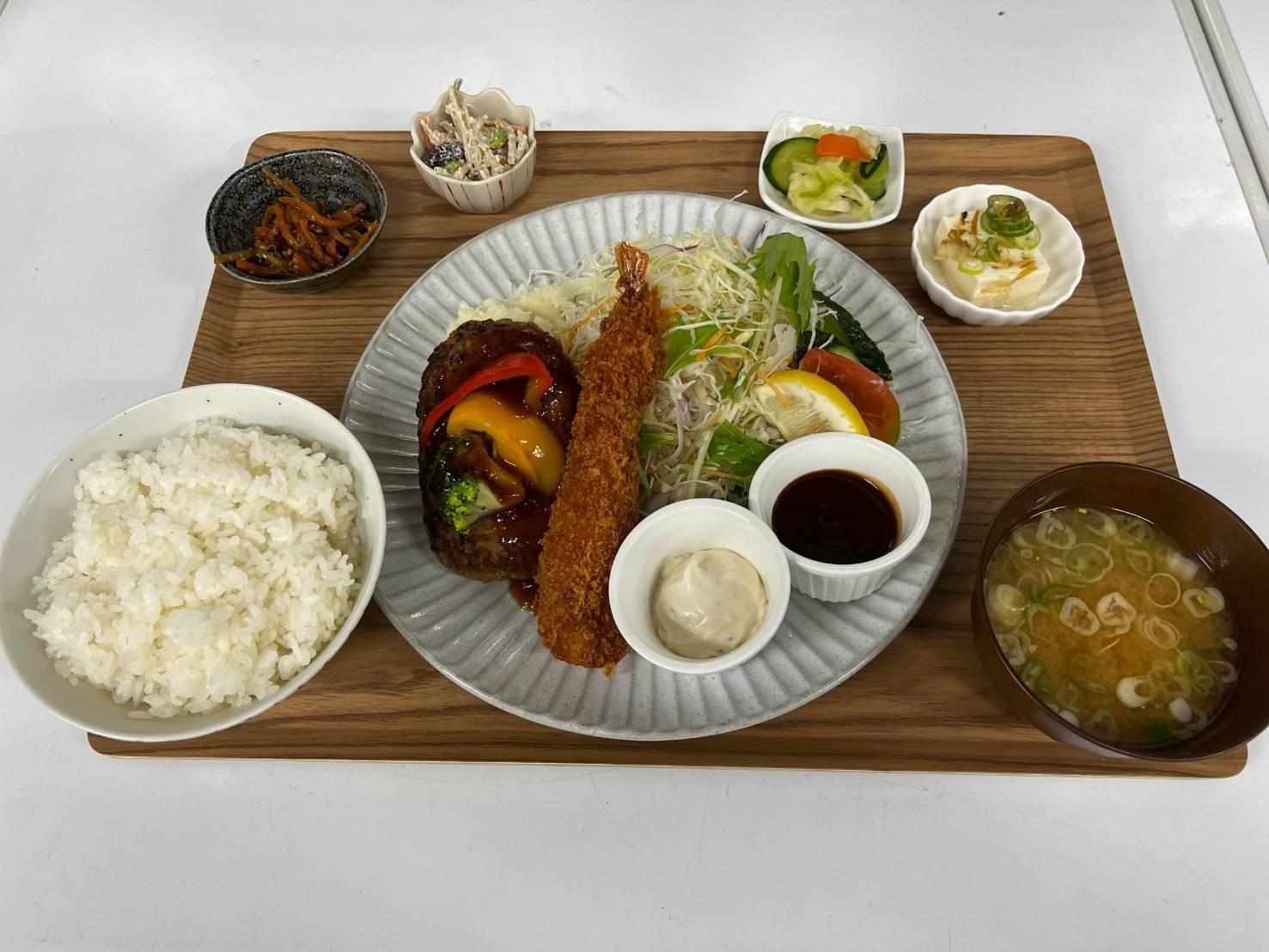 おろしハンバーグ&エビフライ定食
