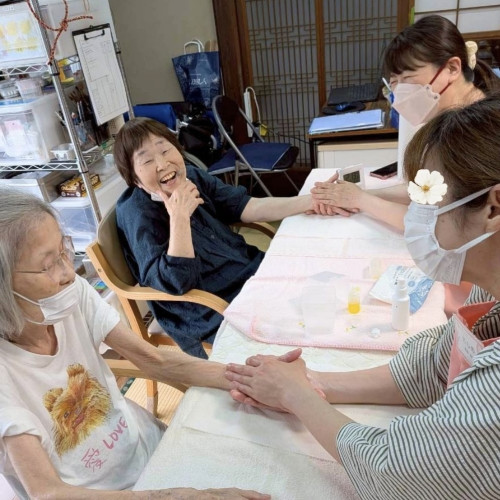【ボランティア日記】デイサービス牛島さんでハンドケア活動|SMC行動医学療法の仲間たちと