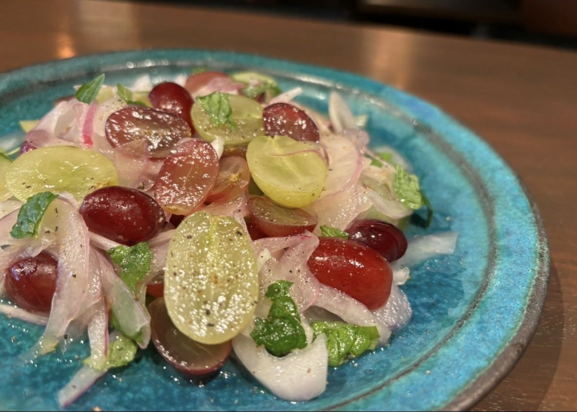 新作メニュー「ぶどうのサラダ」