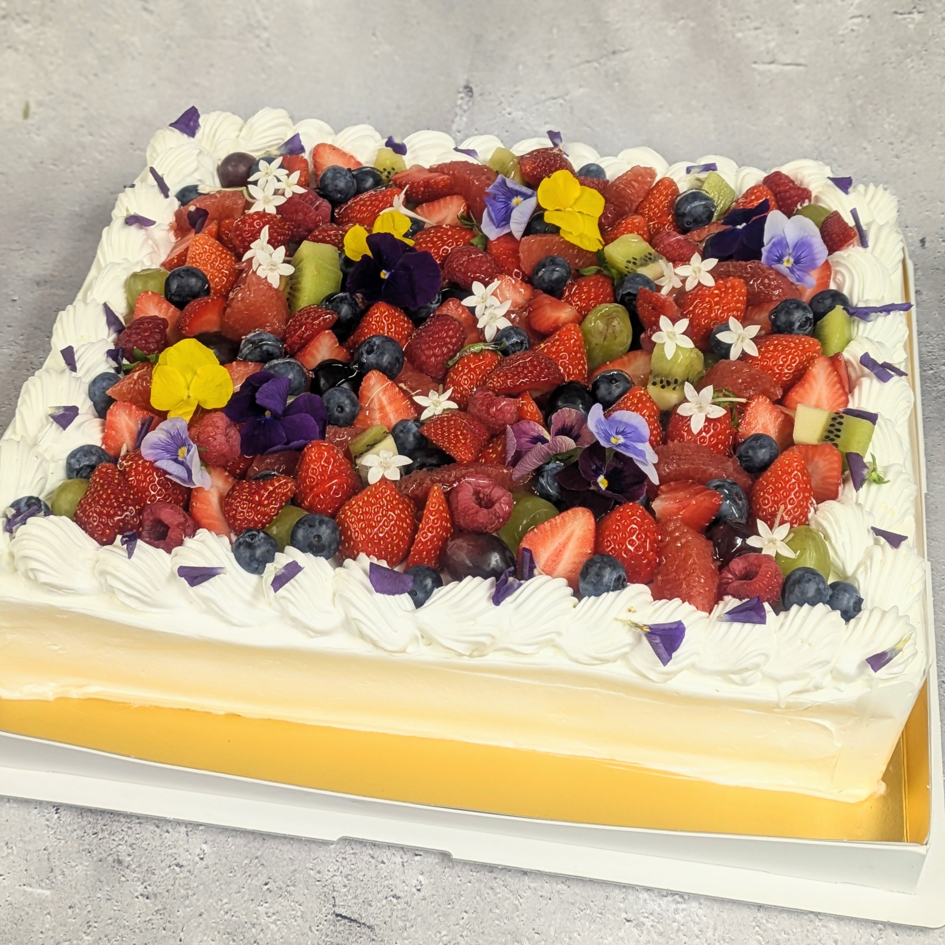 ウエディングやパーティーなどに華を添えるダルトワのパーティーサイズ(15名様~)ケーキ
