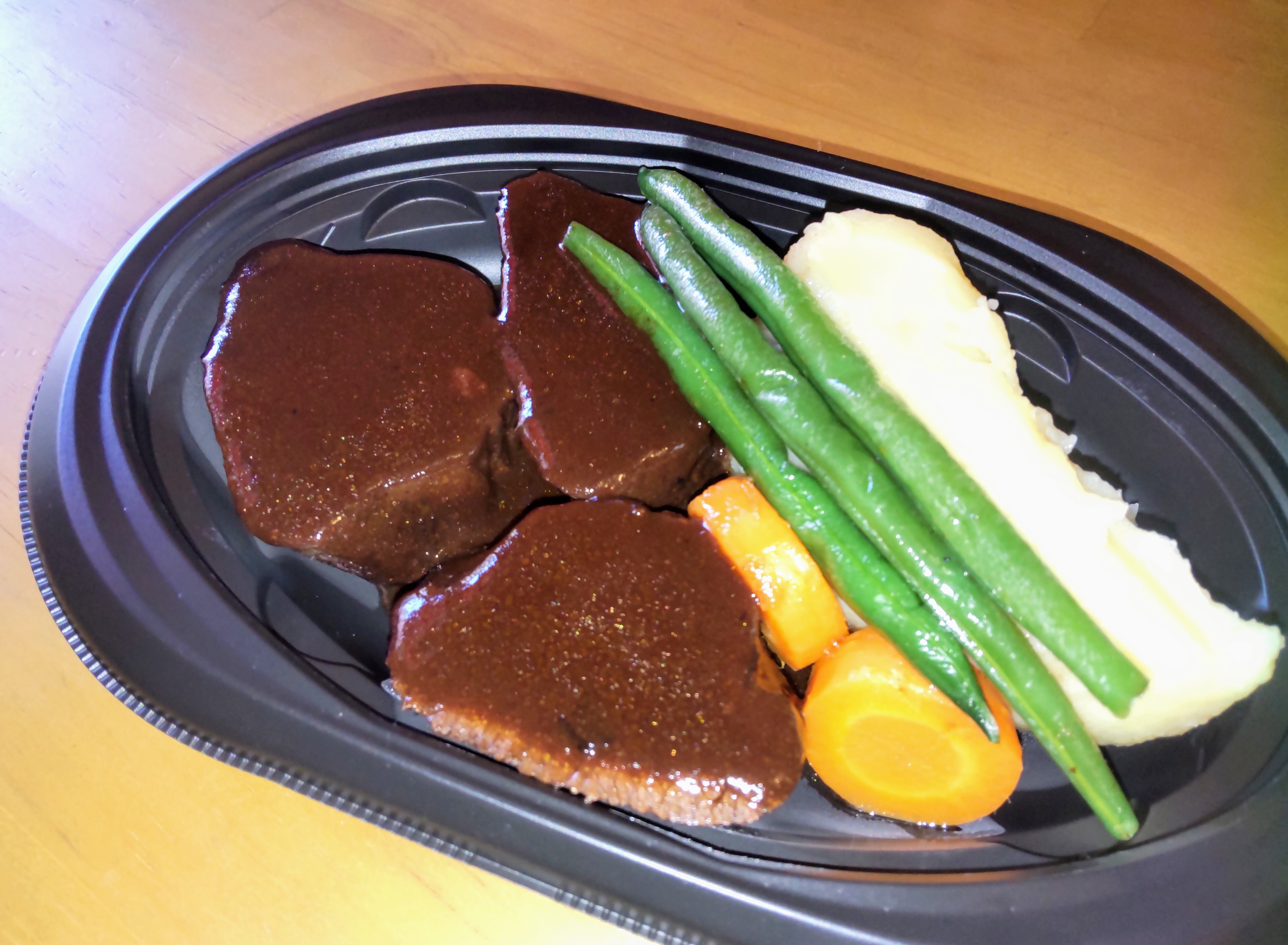 牛タンの赤ワイン煮