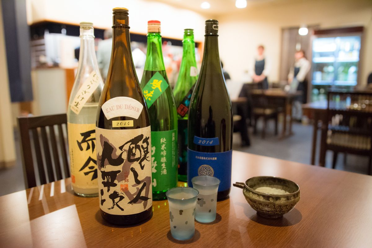 日本各地の銘酒を取り揃えております。
