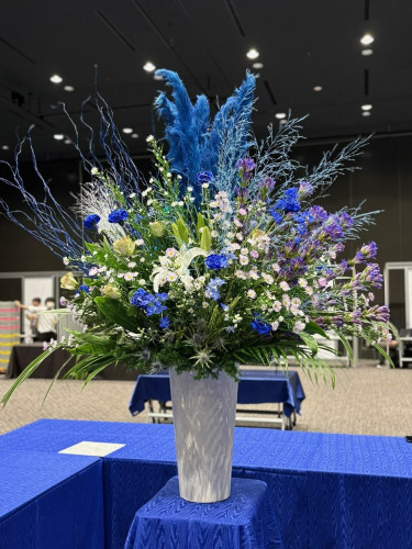 バンケットの料理卓装花