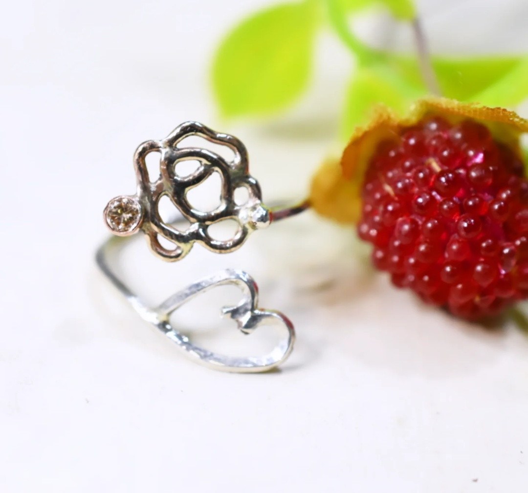 🌹バラとハートのリング🌹