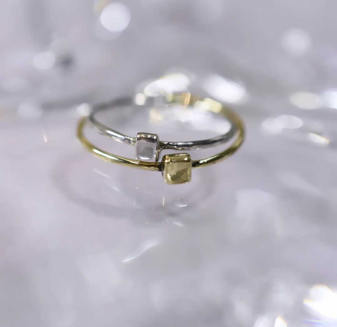 ⬜️石付きリング🟧