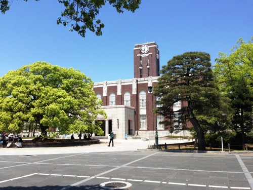 Kyoto_University_Clock_Tower.jpg