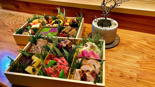 大好評のおせち料理承り中