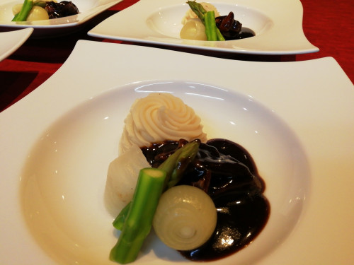 熊股肉の赤ワイン煮 …